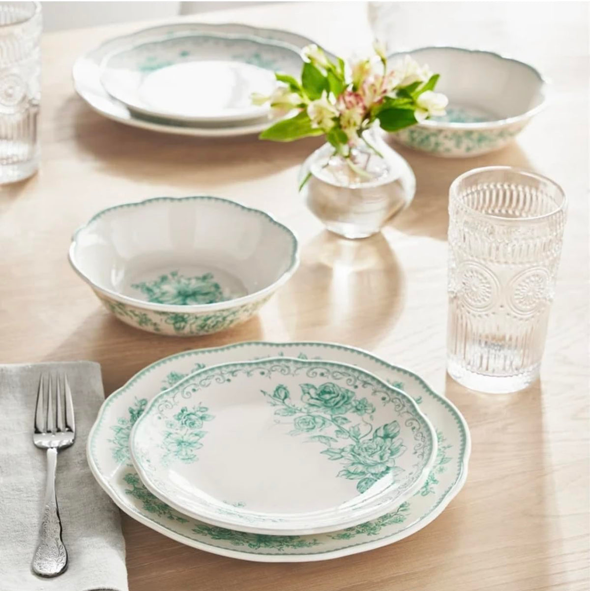 12-Piece Green Stoneware Dinnerware Set N545